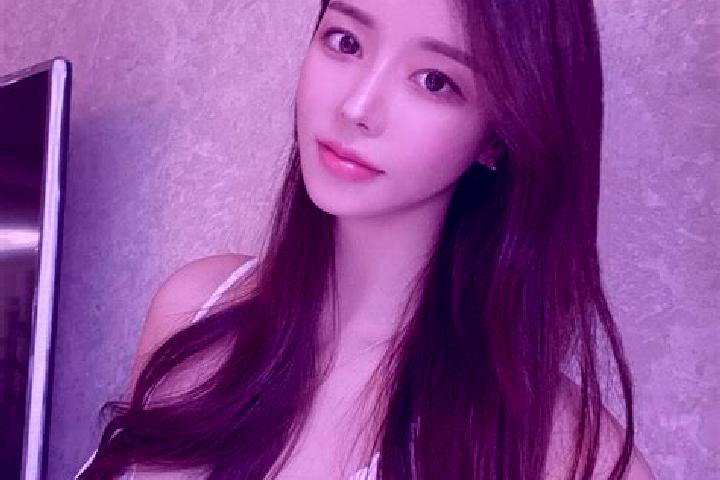 Amelia, 25 — Escort in Tianjiahe, China