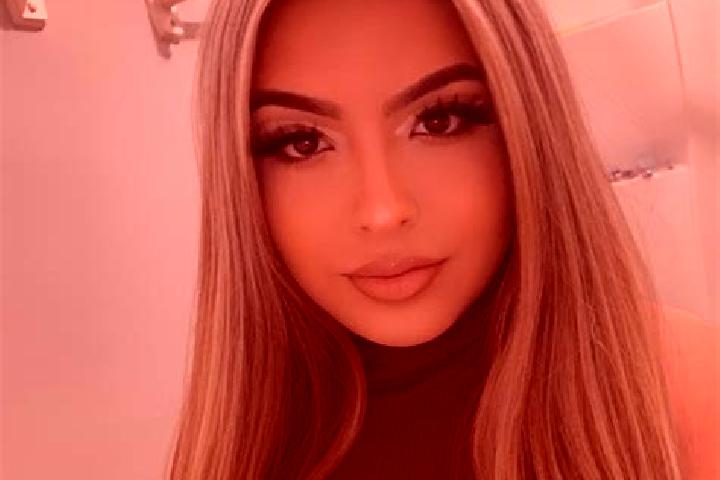 Amelia, 26, a blonde grey-eyed latina companion based in Mere. Offering Girlfriend Experience, BDSM, GFE. Available for incall and outcall, overnight booking...