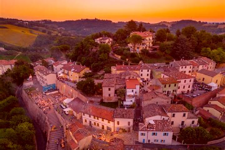Amelia, 26 — Escort in Tavullia, Italy