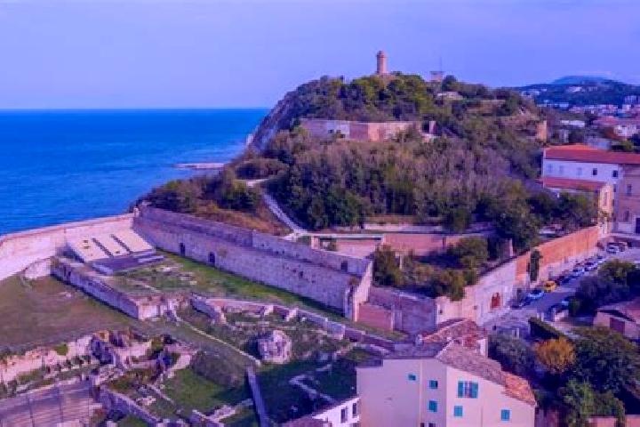 Amelia, 26 — Escort in Villanova Monteleone, Italy