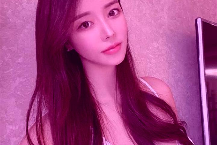 Amelia, 26 — Escort in Wanliang, China