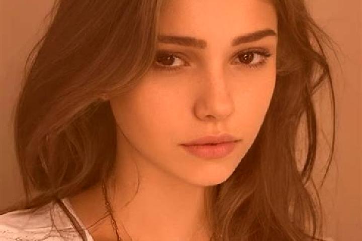 Amelia, 27, a brunette hazel-eyed slavic companion based in Oulenzoue. Offering Roleplay, Dinner Date, Overnight, Party Girl. Available for incall and outcal...