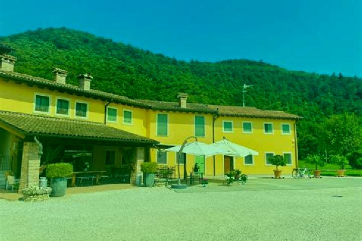 Amelia, 27 — Escort in Piverone, Italy
