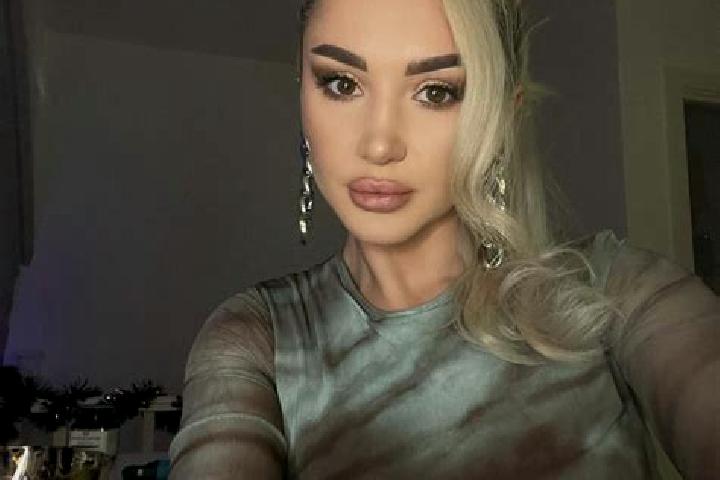 Amelia, 28, a auburn dark-eyed european companion based in Oga. Offering GFE, Travel Companion, Overnight, Erotic Massage. Available for incall and outcall, ...