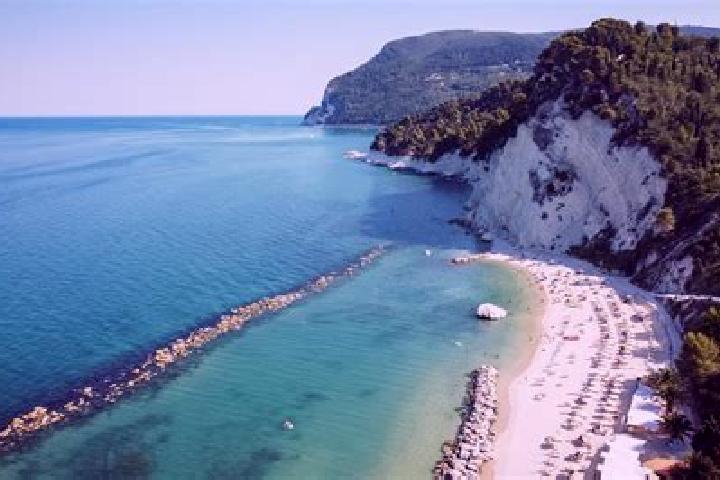 Amelia, 28 — Escort in Ponte Cingoli, Italy