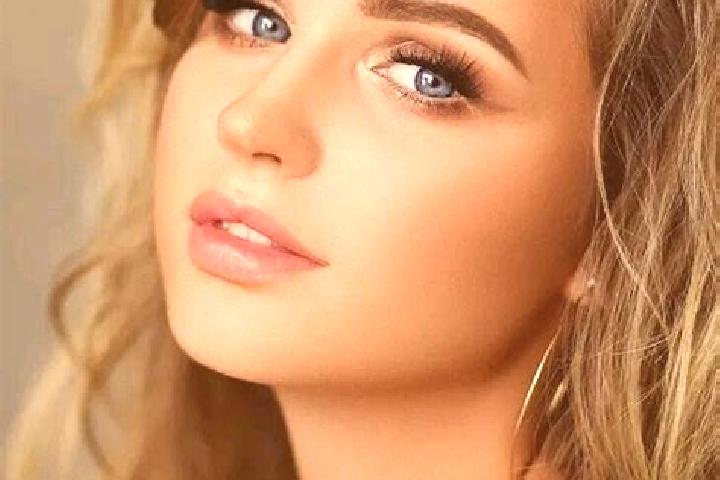 Amelia, 29, a dark blonde blue-eyed mediterranean companion based in Chateaulin. Offering Domination, A-Level, Couples, Fetish, Striptease. Available for inc...