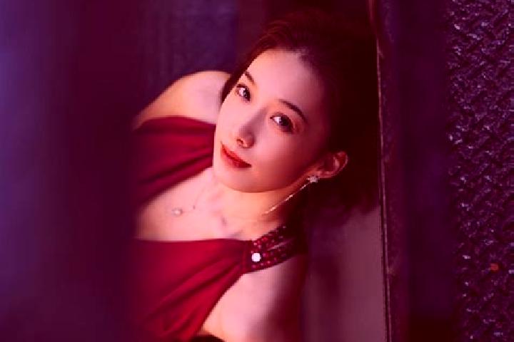 Amelia, 29 — Escort in Daiyao, China