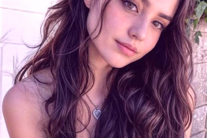 Amelia, 30, a brunette hazel-eyed middle eastern companion based in Ambaliyasan. Offering CIM, Striptease, Couples, Massage. Available for incall and outcall...