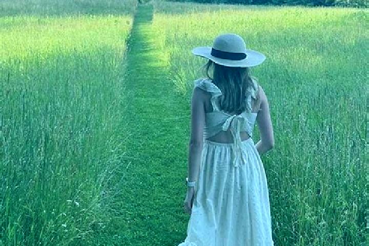 Amelia, 30 — Escort in White Mills, United States