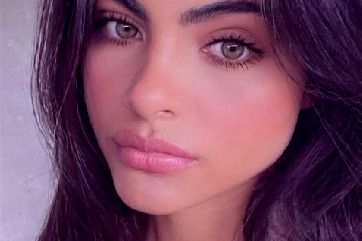 Amelia, 31, a auburn dark-eyed indian companion based in Arhust. Offering Domination, OWO, Party Girl. Available for incall and outcall, overnight bookings a...