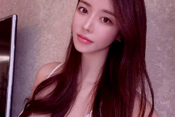 Amelia, 31 — Escort in Shuangchahe, China