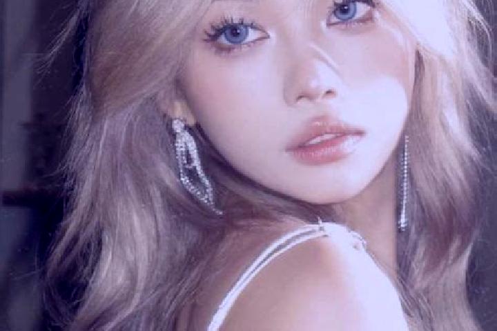 Amelia, 33, a blonde grey-eyed asian companion based in Bottrighe. Offering CIM, Couples, Fetish, GFE. Available for incall and outcall, day and evening dates.
