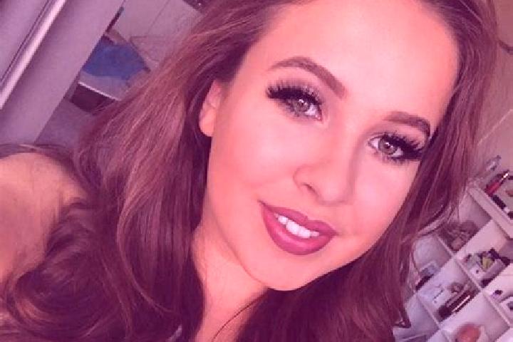 Amelia, 33, a red dark-eyed mixed companion based in Pueblo Nuevo de los Angeles. Offering Striptease, Girlfriend Experience, Couples, Massage. Available for...