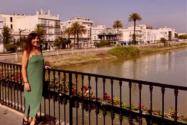 Amelia, 34, a auburn green-eyed middle eastern companion based in Chiclana de Segura. Offering Erotic Massage, Roleplay, OWO. Available for incall and outcal...