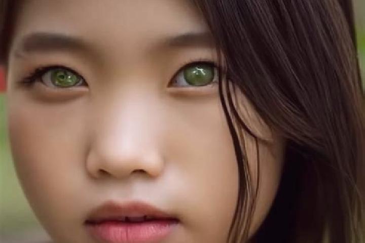 Amelia, 34, a red green-eyed asian companion based in Tregunc. Offering 69, Massage, Travel Companion. Available for incall and outcall, day and evening dates.