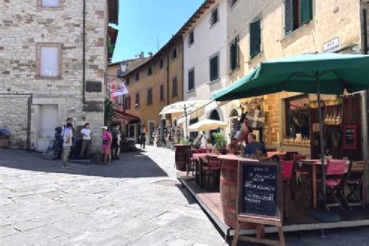 Amelia, 34 — Escort in Strada in Chianti, Italy