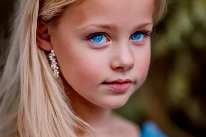 Amelia, 35, a blonde blue-eyed middle eastern companion based in Cuptoare. Offering Couples, Massage, Erotic Massage, BDSM. Available for incall and outcall,...