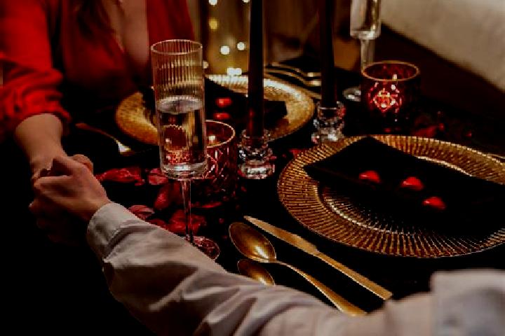 Amelia, 35, a red dark-eyed ebony companion based in Kontich. Offering Dinner Date, CIM, Couples, A-Level. Available for incall and outcall, day and evening ...