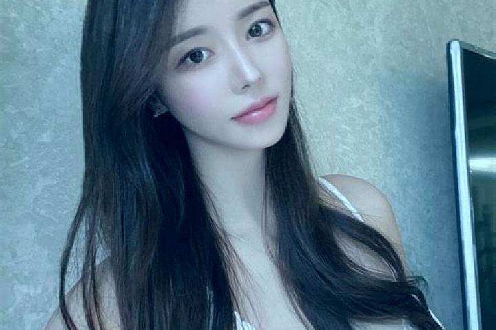 Amelia, 35 — Escort in Ha erlong, China