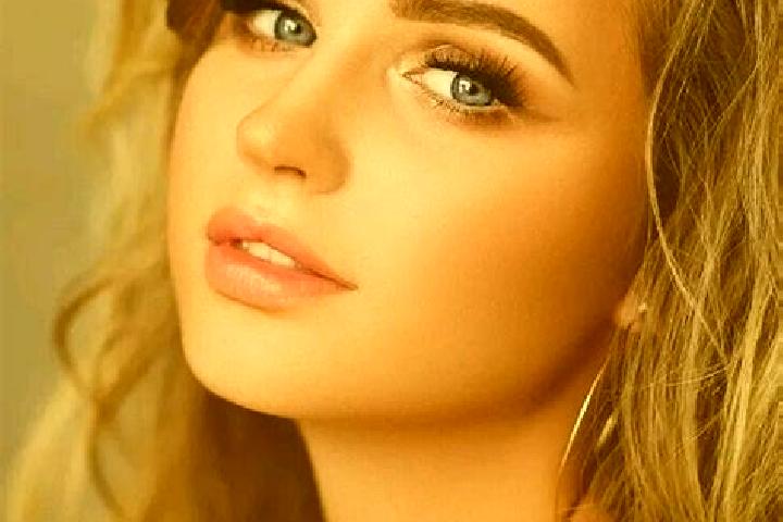 Amelia, 36, a dark blonde blue-eyed mediterranean companion based in Padiglione. Offering Girlfriend Experience, Duos, Roleplay, Dinner Date. Available for i...
