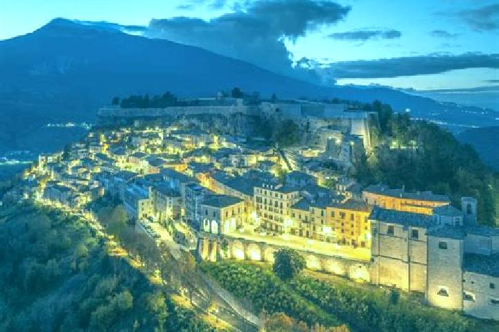 Amelia, 36 — Escort in Alanno, Italy