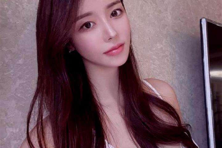Amelia, 36 — Escort in Zhoujiadian, China
