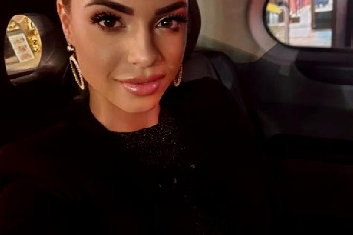 Amelia, 37, a black brown-eyed latina companion based in Lazne Bohdanec. Offering Roleplay, A-Level, GFE, Dinner Date. Available for incall and outcall, day ...