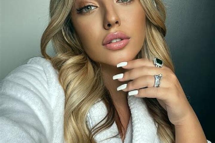 Amelia, 37, a blonde amber-eyed latina companion based in Ghimes. Offering Party Girl, Erotic Massage, Girlfriend Experience, BDSM. Available for incall and ...