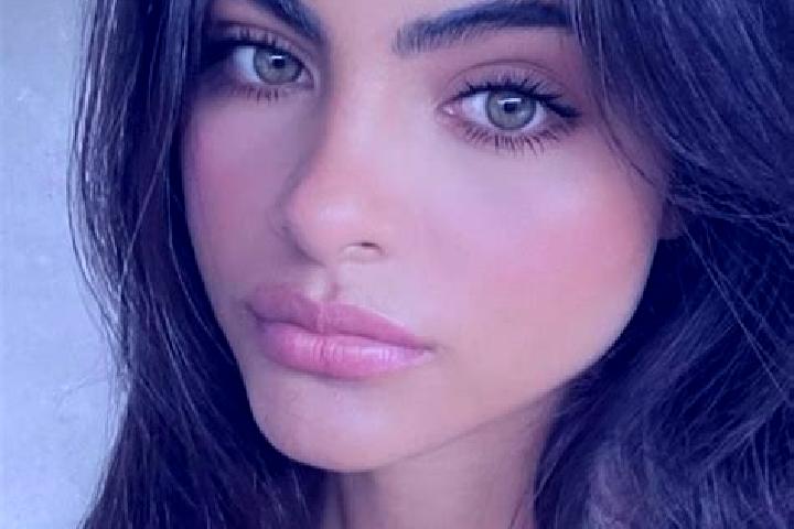 Amelia, 37, a brunette green-eyed latina companion based in Saint Ives. Offering Prostate Massage, Travel Companion, Deep French Kissing. Available for incal...