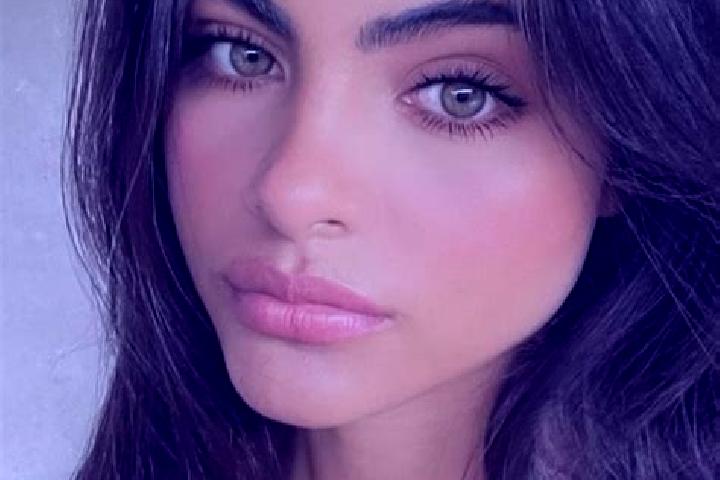 Amelia, 37, a brunette grey-eyed indian companion based in Torup. Offering Roleplay, Duos. Available for incall and outcall, day and evening dates.