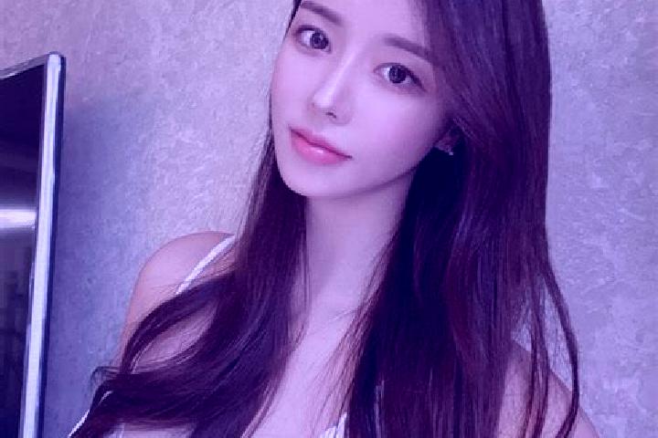 Amelia, 37 — Escort in Hake, China