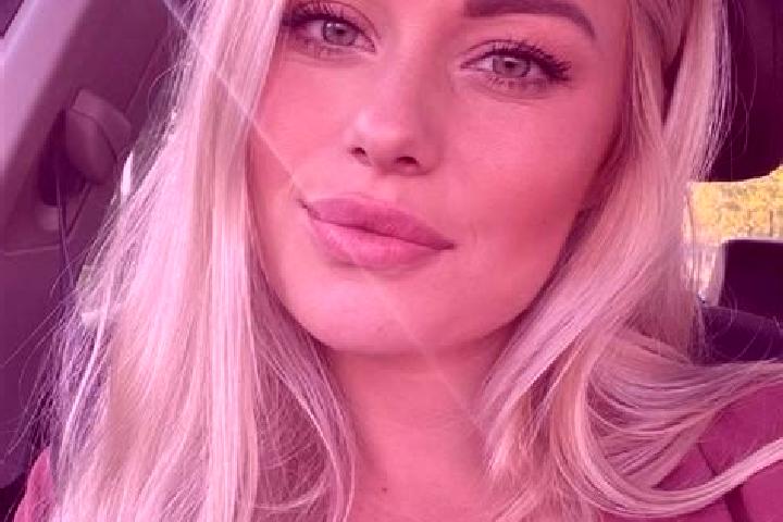 Amelia, 38, a blonde hazel-eyed ebony companion based in Suntar. Offering Girlfriend Experience, BDSM, Fetish. Available for incall and outcall, overnight bo...