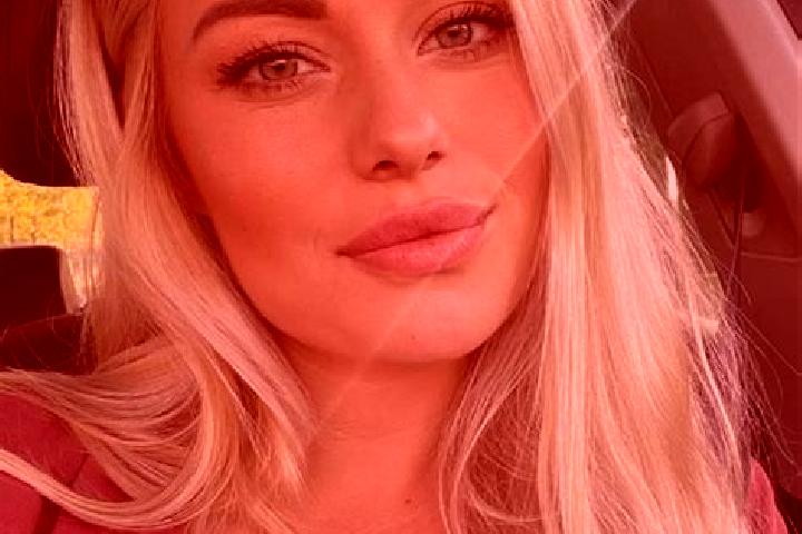 Amelia, 38, a blonde hazel-eyed latina companion based in Nova Ponente. Offering Prostate Massage, Domination, Massage, Travel Companion. Available for incal...