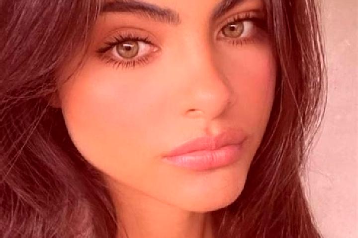 Amelia, 38, a brunette dark-eyed caucasian companion based in Qasr al Qarabulli. Offering Striptease, Travel Companion, Erotic Massage, CIM, Dinner Date. Ava...