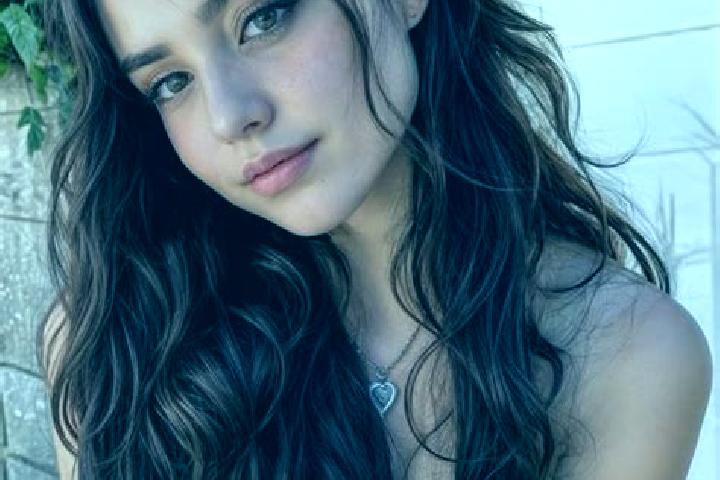 Amelia, 39, a auburn amber-eyed mixed companion based in Ano de Juarez. Offering Domination, Girlfriend Experience, Roleplay, CIM, Dinner Date. Available for...
