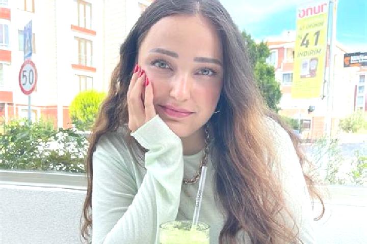 Amelia, 39 — Escort in Dikmen, Turkey
