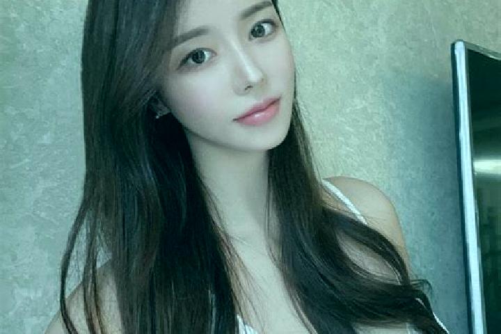 Amelia, 39 — Escort in Qiaodi, China