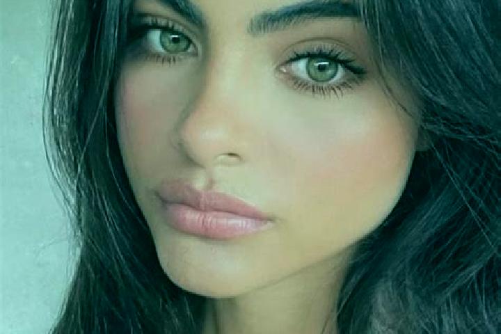 Aria, 20, a auburn amber-eyed indian companion based in Kayin Chaung. Offering Prostate Massage, BDSM, Domination, Roleplay. Available for incall and outcall...