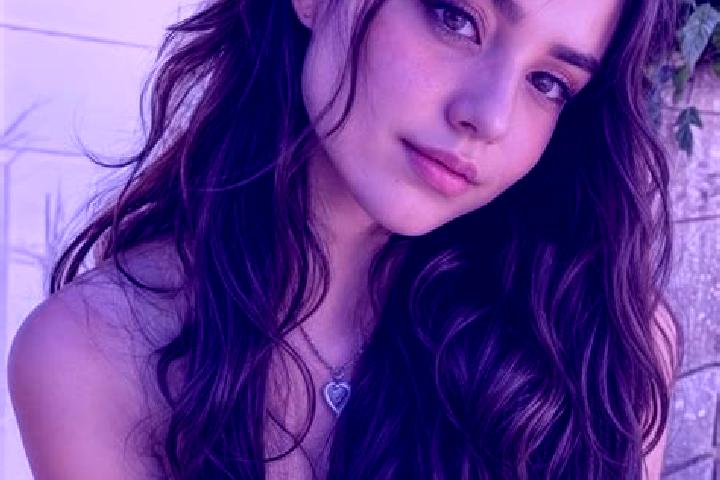 Aria, 20, a auburn brown-eyed middle eastern companion based in Matui. Offering Couples, Domination, Striptease. Available for incall and outcall, day and ev...