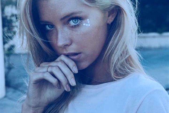 Aria, 20, a blonde blue-eyed middle eastern companion based in Caulfield North. Offering Erotic Massage, Tantra, Duos, Travel Companion, GFE. Available for i...
