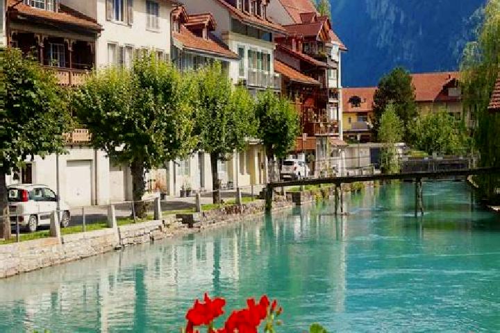 Aria, 20 — Escort in Niedergosgen, Switzerland