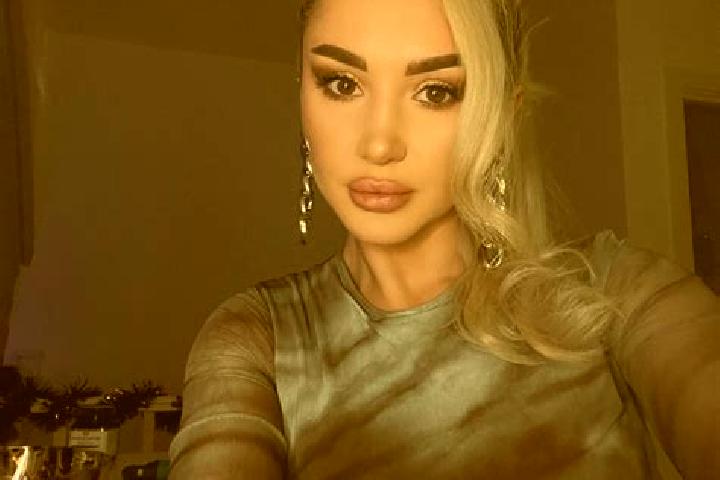 Aria, 21, a blonde brown-eyed indian companion based in Kolokaha. Offering GFE, Travel Companion, BDSM. Available for incall and outcall, day and evening dates.