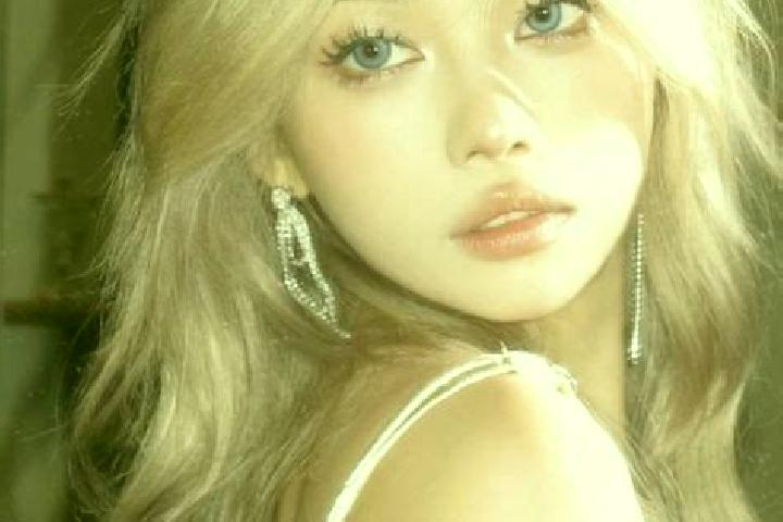 Aria, 21, a blonde dark-eyed asian companion based in Hajnice. Offering Striptease, Erotic Massage, Domination, Overnight, Duos. Available for incall and out...