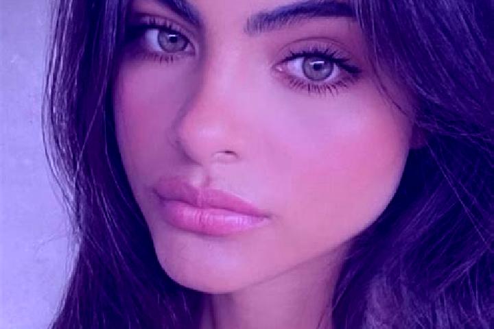 Aria, 21, a brunette hazel-eyed mediterranean companion based in Pedroche. Offering Tantra, Striptease, Deep French Kissing, Duos, Massage. Available for inc...