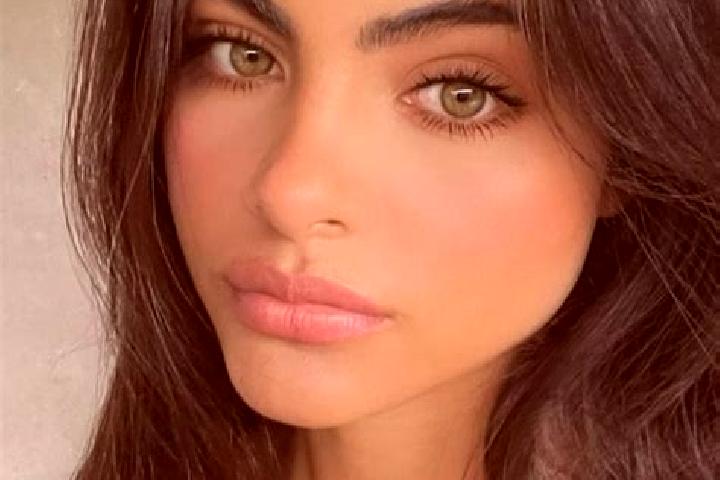 Aria, 21, a chestnut green-eyed indian companion based in Alunda. Offering BDSM, Overnight, Girlfriend Experience, Dinner Date. Available for incall and outc...