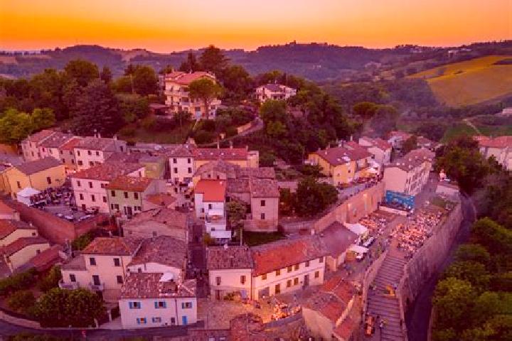 Aria, 21 — Escort in Tavullia, Italy
