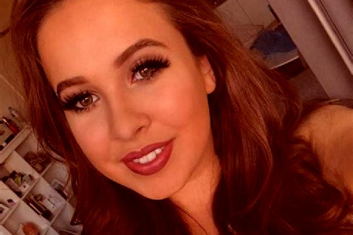 Aria, 22, a auburn amber-eyed caribbean companion based in Alexandra Headland. Offering Overnight, Roleplay, Massage, Party Girl. Available for incall and ou...