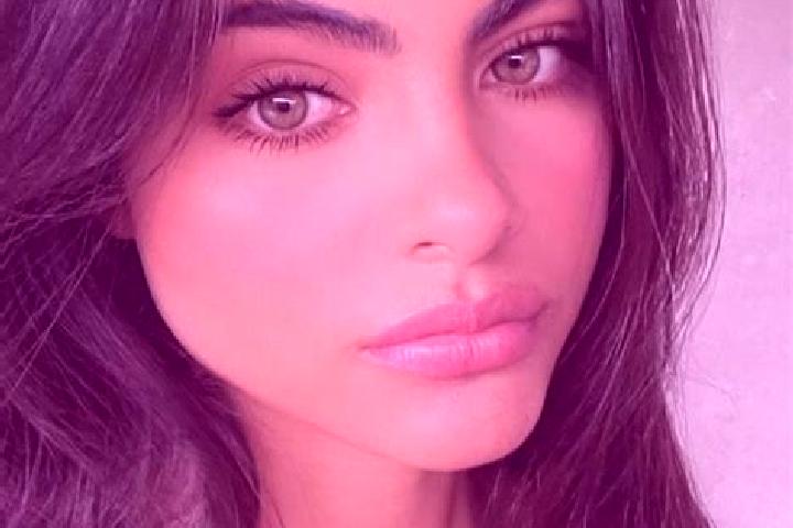 Aria, 22, a brunette hazel-eyed mediterranean companion based in Captieux. Offering GFE, Travel Companion, Fetish, Striptease, Tantra. Available for incall a...