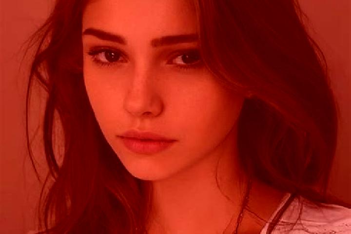 Aria, 22, a chestnut dark-eyed slavic companion based in Rosnoen. Offering Fetish, Tantra. Available for incall and outcall, day and evening dates.