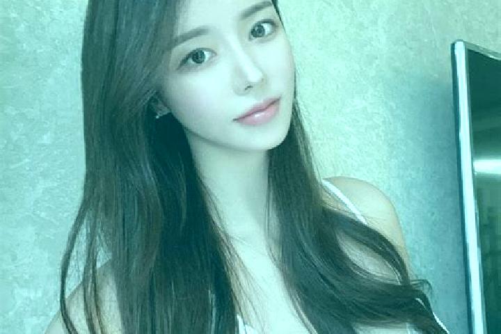 Aria, 22 — Escort in Que ershan, China